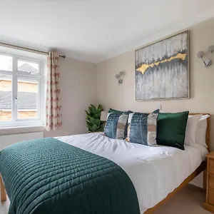 Apartment 1 Bedroom With Parking, GLOUCESTERSHIRE